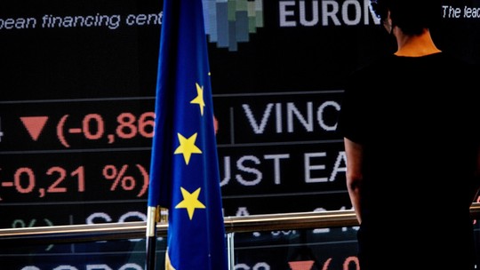 Bolsas da Europa fecham em queda com perspectiva de economia fraca no bloco
