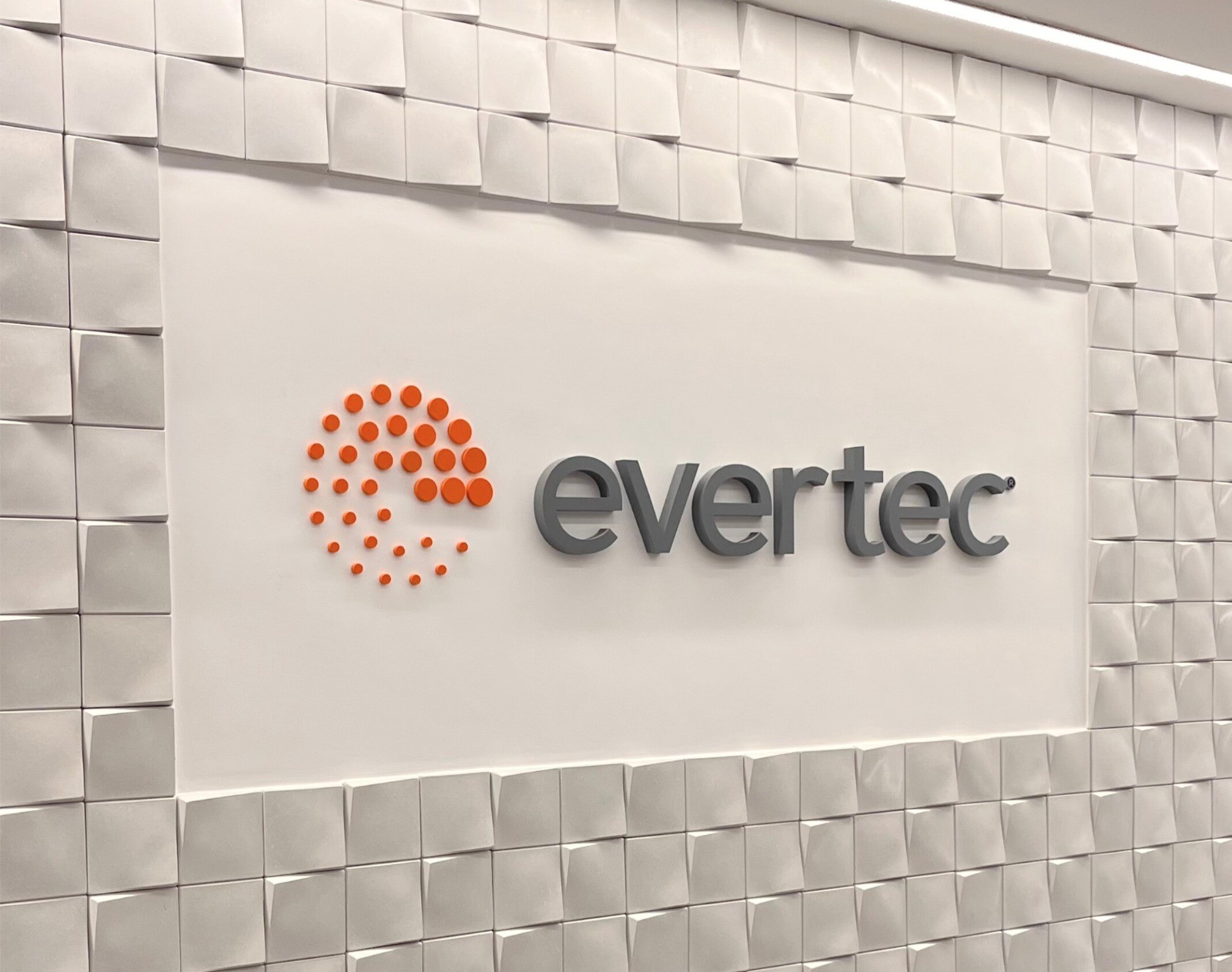 Evertec fecha acordo para comprar fatia majoritária da BBChain