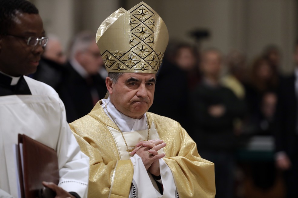 Cardeal Angelo Becciu não participará do Conclave — Foto: Reprodução: Gregorio Borgia/ AP Photo