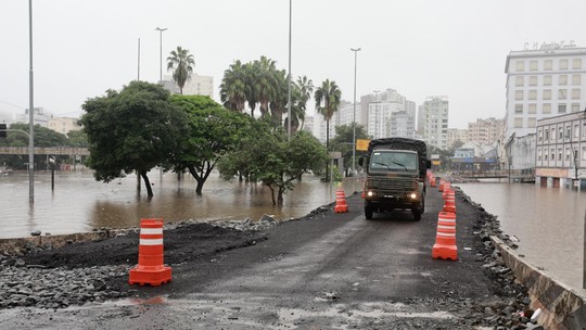 Porto Alegre remove quase 120 toneladas de lixo em dois bairros da capital