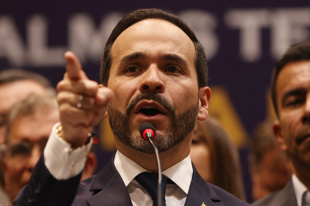 Sequência de gafes do governo da Colômbia após terremoto desgasta Espriella e ameaça ministro