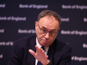 Presidente do Banco da Inglaterra contesta ideia de que alta de juros seja inevitável