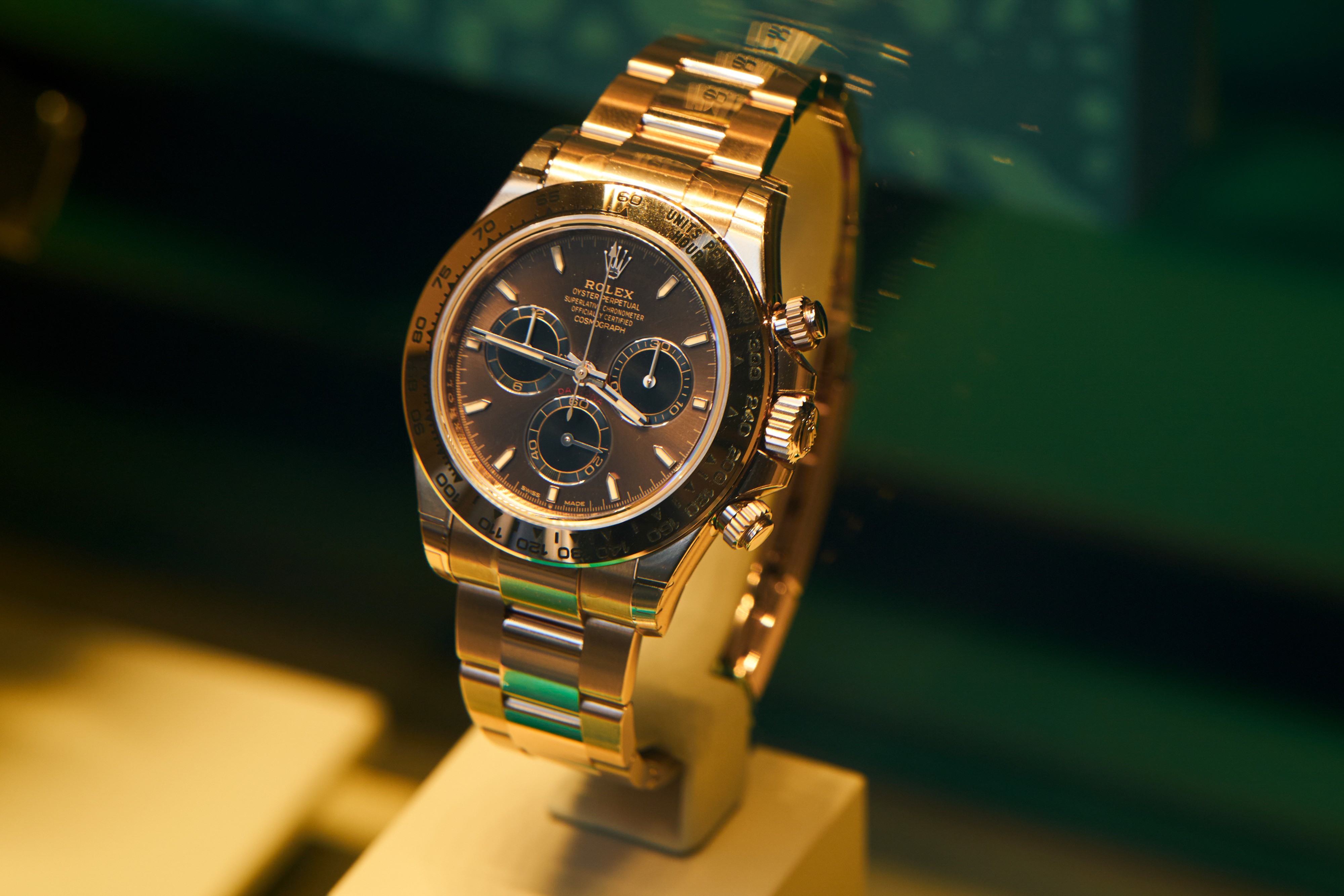Rolex sobe novamente preços dos relógios de ouro com consumo resiliente dos ‘super-ricos’