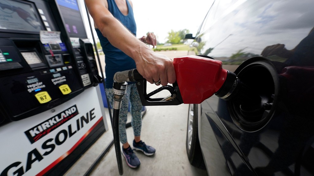 Preço da gasolina nos EUA cai abaixo de US$ 4 pela 1ª vez desde início da guerra com Irã