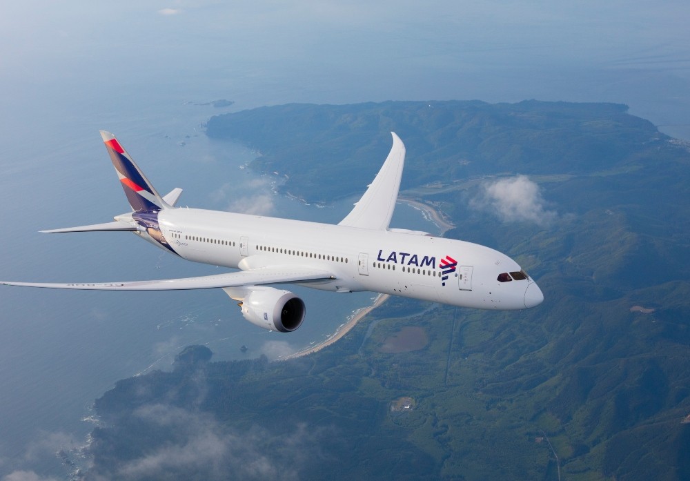 Latam Brasil deve anunciar até quatro novos destinos do E2 em novembro, diz CEO