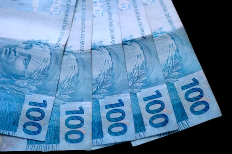 real; silver — Photo: Daniel Dan/Unsplash