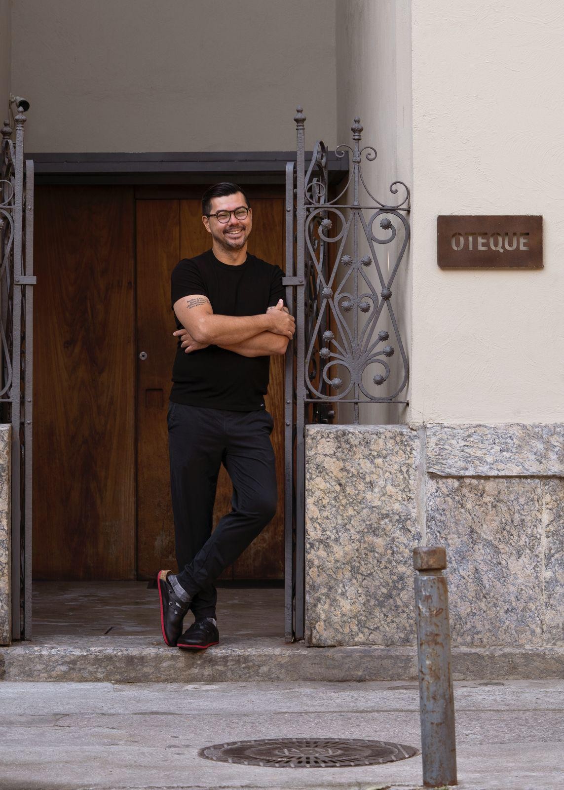 ‘Eu nunca tinha fritado um ovo até os 20 anos’, diz o chef estrelado Alberto Landgraf, que agora é tema de livro da Phaidon