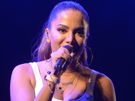 Anitta declara voto em Lula e critica Flávio Bolsonaro
