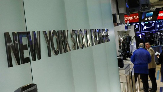 Bolsas de NY fecham em alta com aprovação de suspensão do teto da dívida e de olho em juros