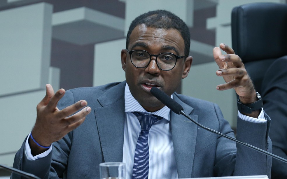 Aquino, o primeiro negro na diretoria do BC: “triunfo das milhões de pessoas iguais a mim: pessoas pretas e pessoas de origem pobre” — Foto: Lula Marques/ Agência Brasil/Fotográfo/Agência Brasil