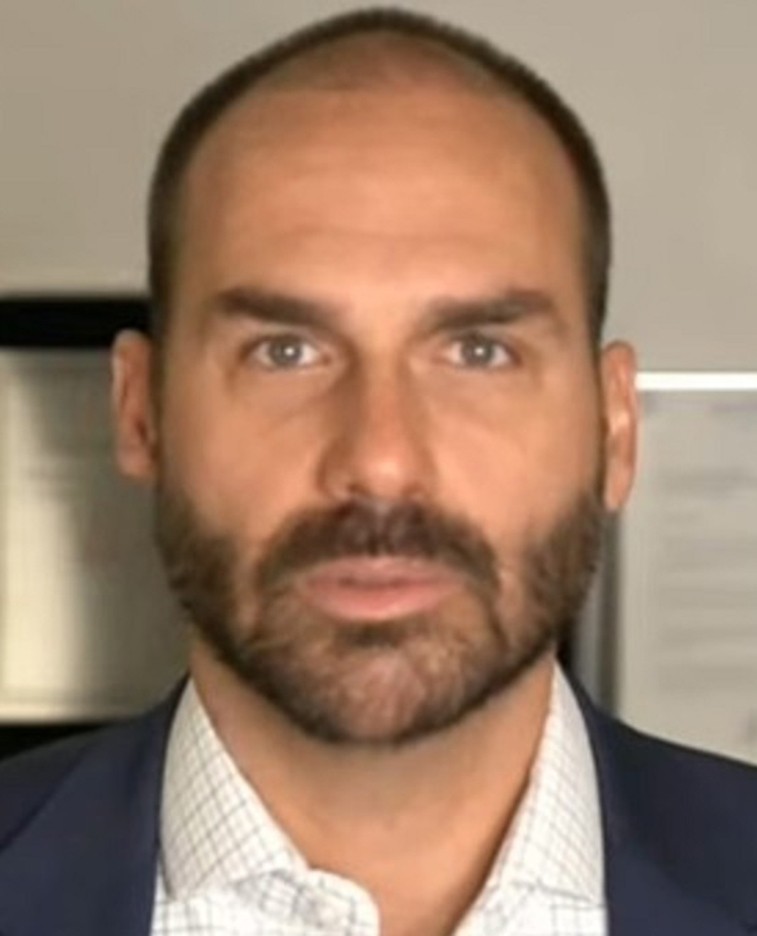 PGR pede condenação de Eduardo Bolsonaro por coação