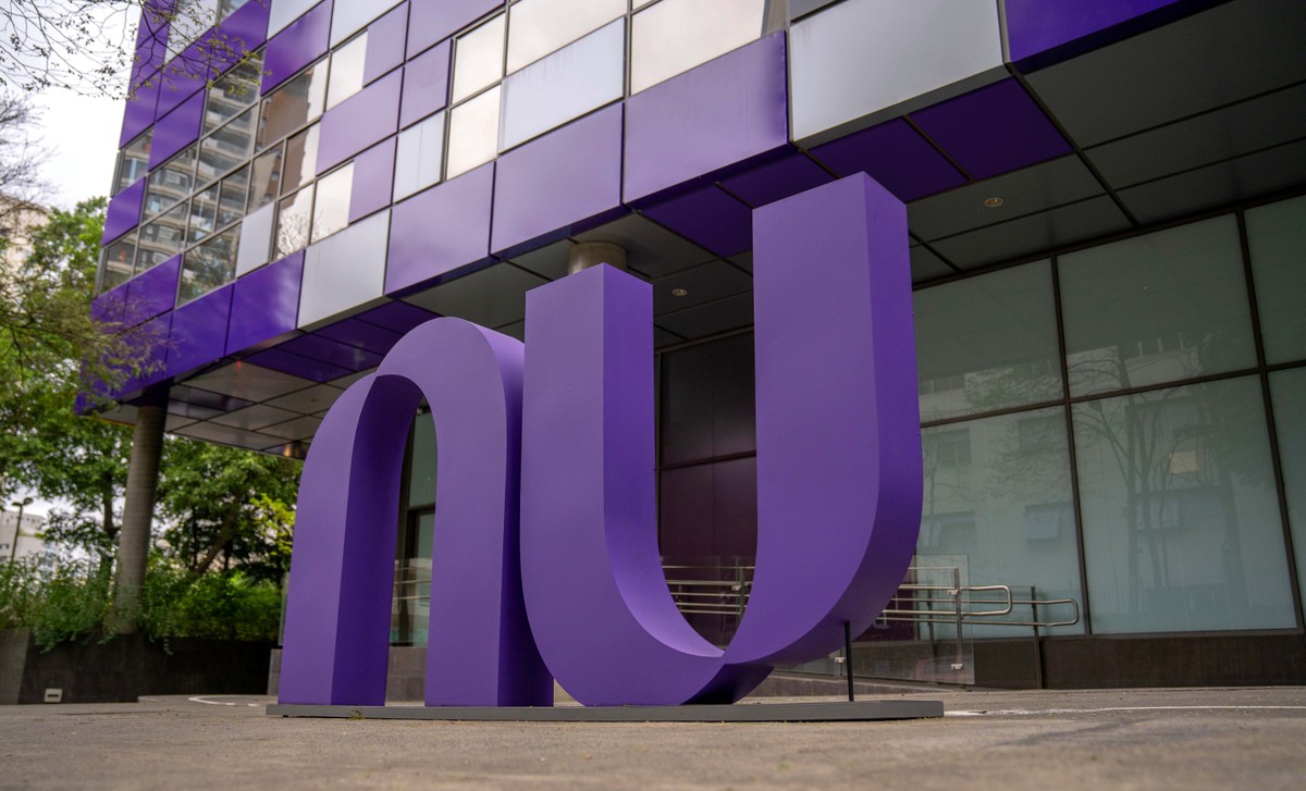 Ações afundam quase 19% e nubank perde r$ 68,6 bilhões em valor de mercado após balanço