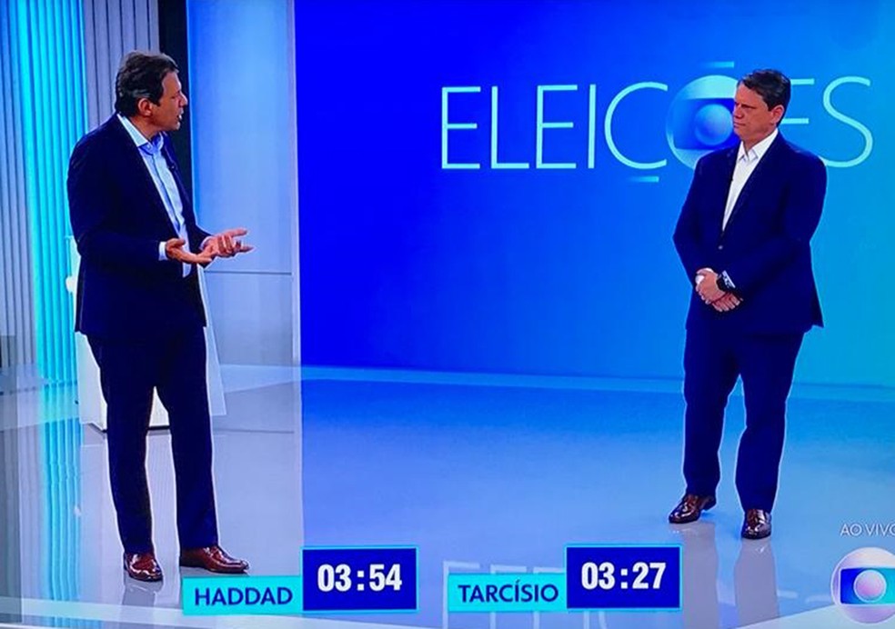 Fernando Haddad e Tarcísio de Freitas participam de debate na TV Globo, na noite de quinta-feira (27) — Foto: Reprodução TV Globo