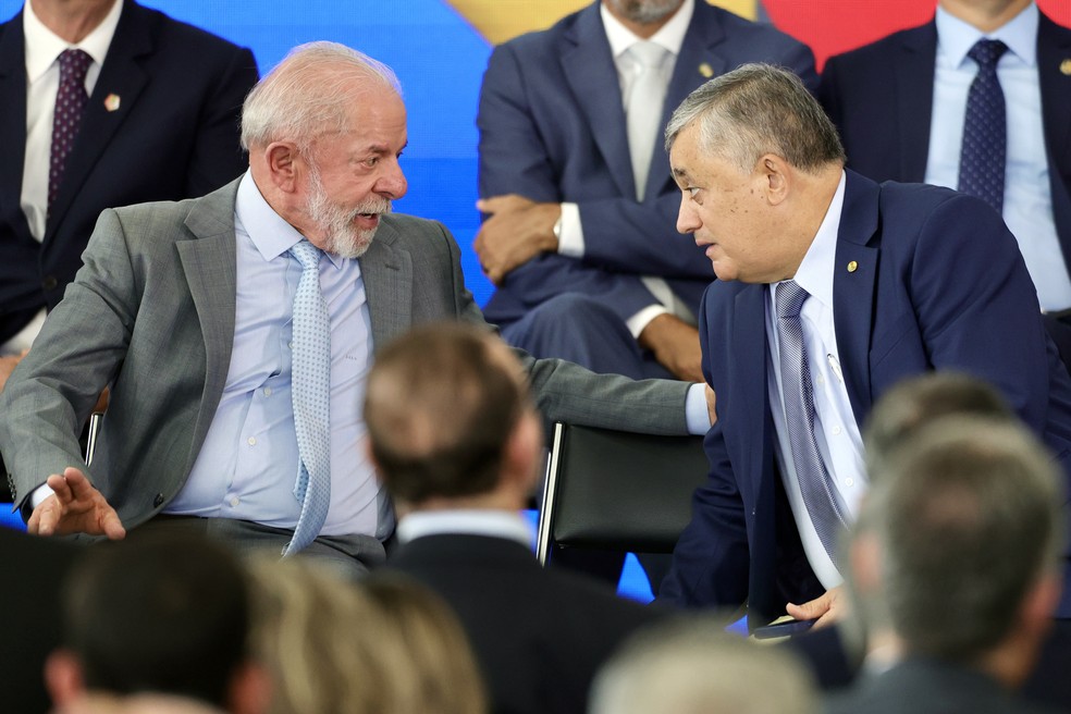 Lula e José Guimarães em evento de posse.