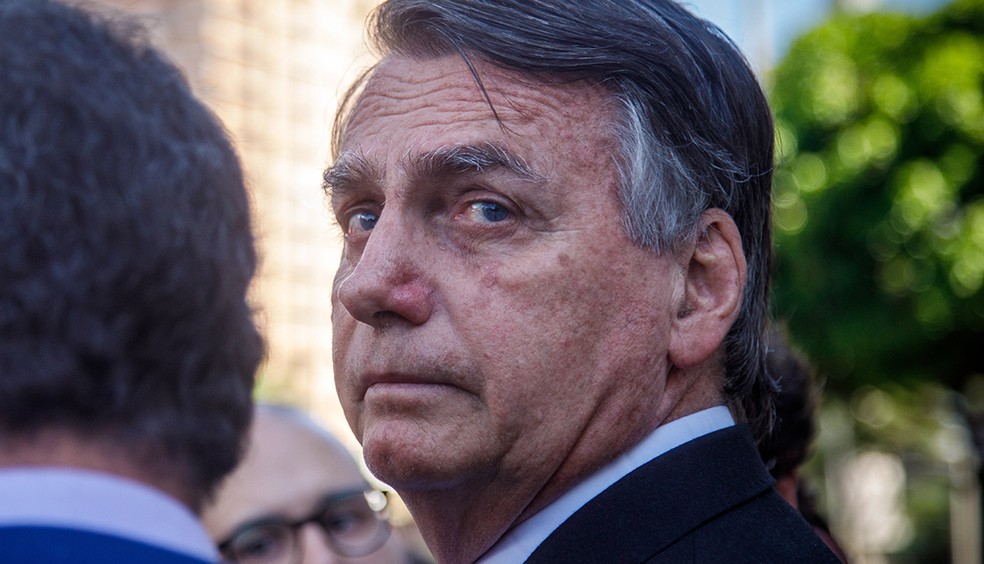 Bolsonaro recebe telefonema de Milei e convite para posse | Política |  Valor Econômico