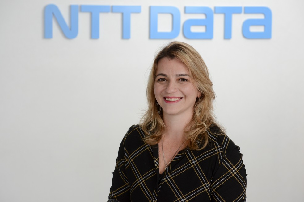 Daniela Griecco, head de Digital & Analytics da NTT DATA: "Somente aqueles que souberem redesenhar seus modelos operativos aliando a autonomia da IA com governança humanizada poderão deixar de competir para liderar" — Foto: NTT Data / Divulgação