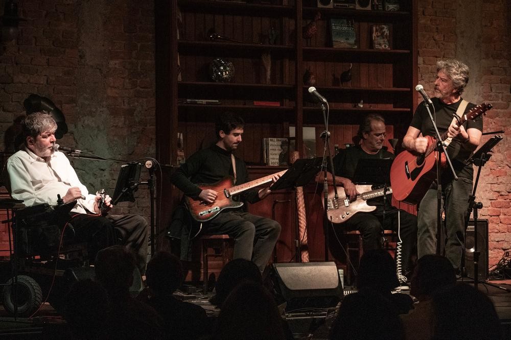 ‘Tenho dedicado 80% do meu tempo à música’, diz Marcelo Rubens Paiva, que faz shows com sua banda,  Lost in Translation