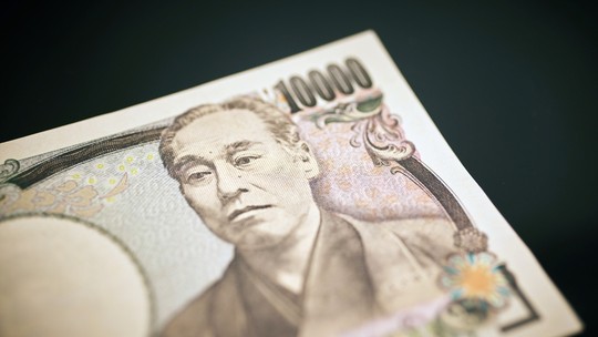 Japão intervém no câmbio depois que iene atinge menor nível em 34 anos