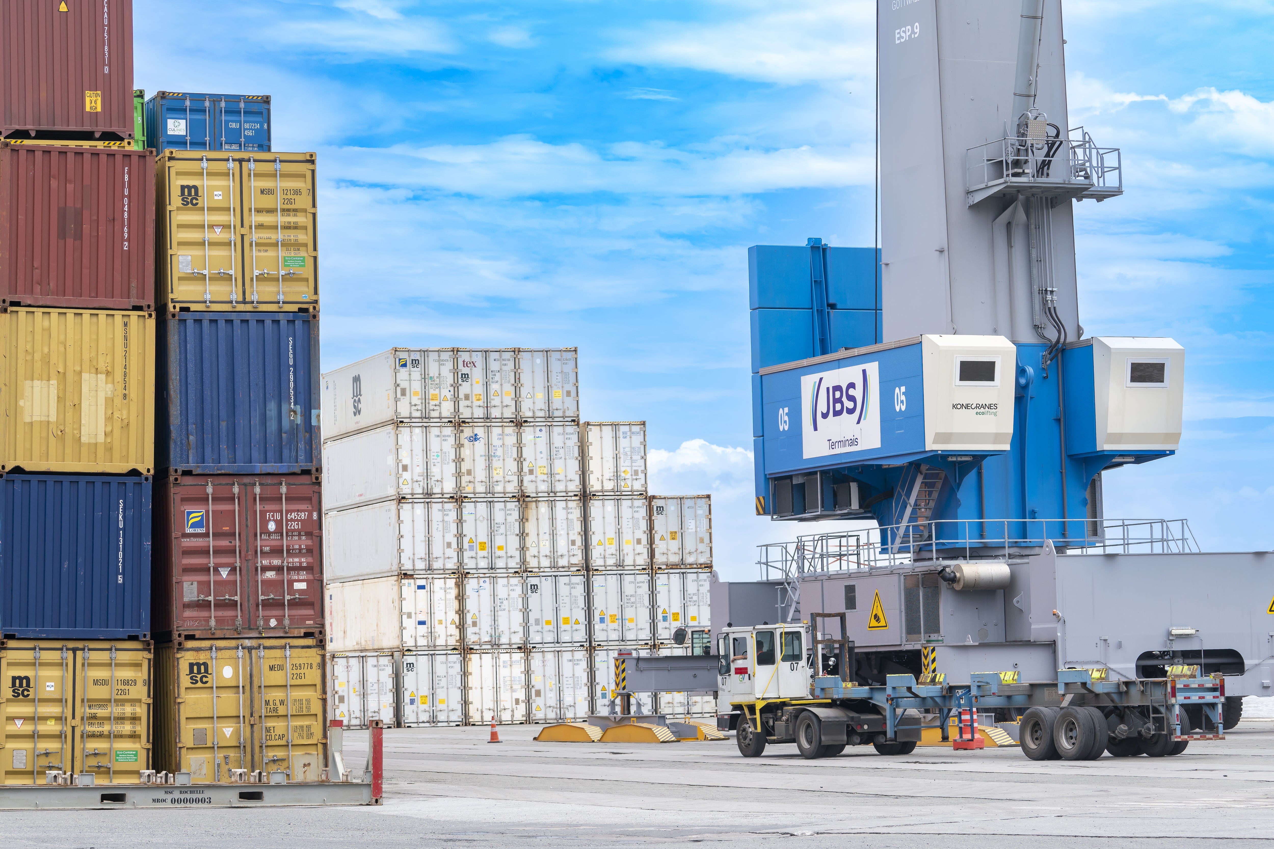 JBS Terminais amplia operação no Porto de Itajaí com novas linhas e investimentos