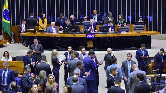 Congresso aprova R$ 2,9 bi em crédito orçamentário e oposição reclama de 'toma lá dá cá'