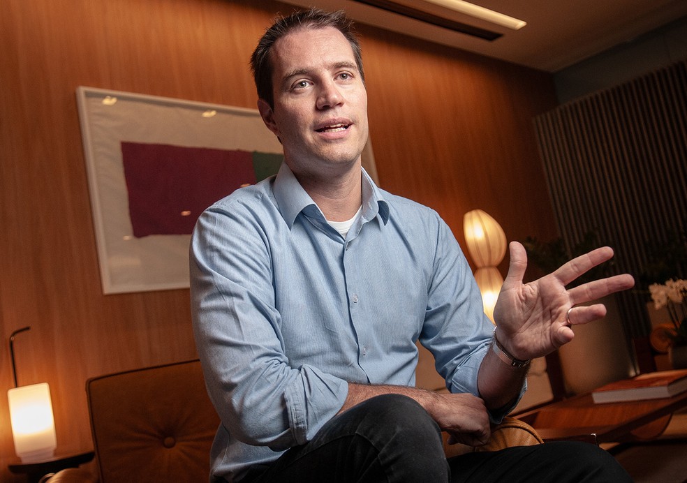 Fernando Fenolio: “Somos um destaque bem negativo. O Brasil tem um estoque de dívida alto, um juro real elevado, paga muito juros e já arrecada demais” — Foto: Gabriel Reis/Valor