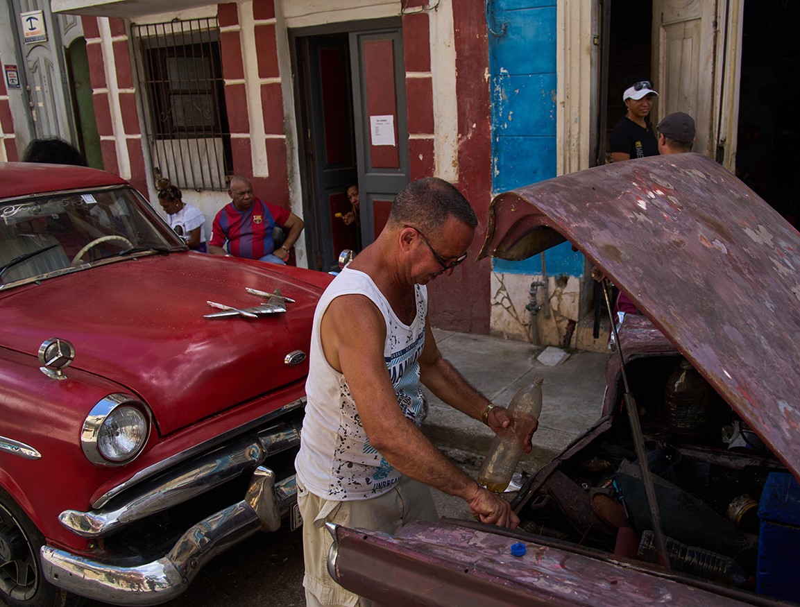 EUA ampliam exportações de combustível para setor privado de Cuba