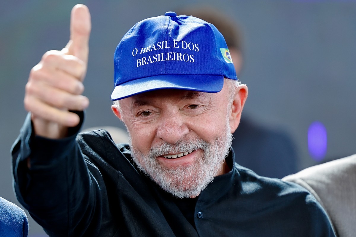 Com tarifaço, Trump 'restaura sorte' de Lula, não de Bolsonaro, diz Financial Times
