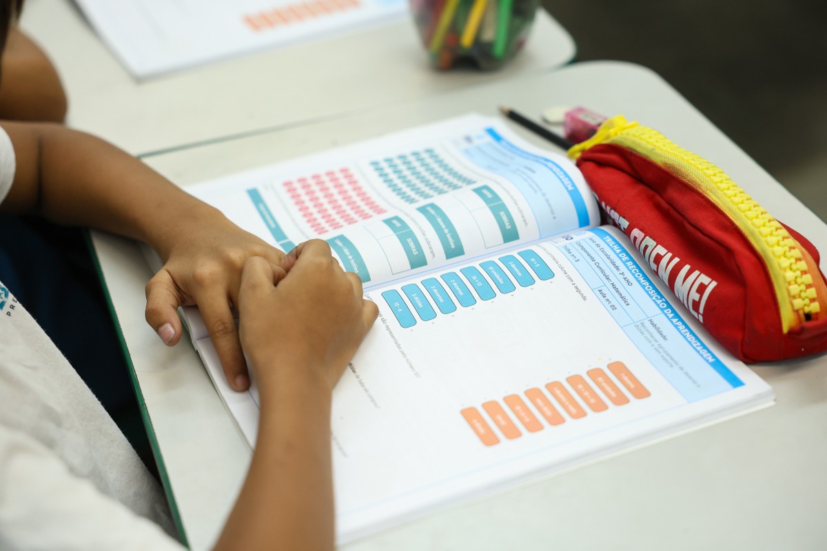 Educação no Brasil: Analfabetismo Abaixo de 5%, Mas Metas Descumpridas e Desigualdades Persistem