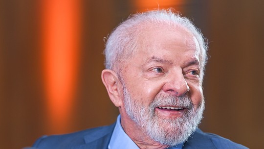 Lula chega ao Sírio-Libanês para passar por cirurgia no quadril