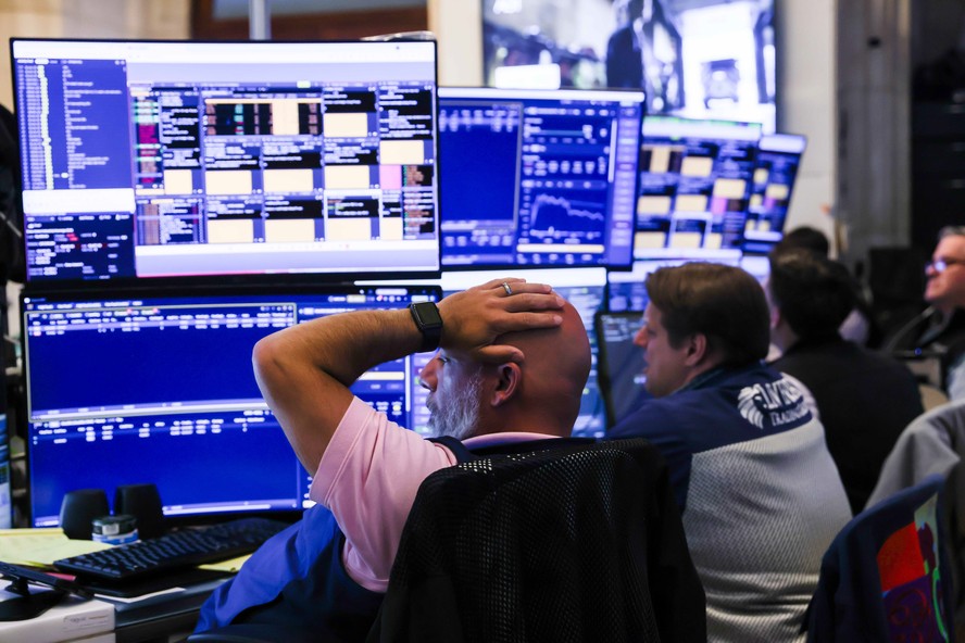 Bolsas de NY fecham sem direção única; 'techs' derrubam Nasdaq ...