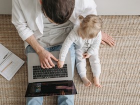 Paternidade pode melhorar o bem-estar no trabalho, diz pesquisa