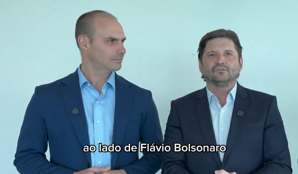 Eduardo Bolsonaro discursa ao vivo em lançamento de candidatura ao Senado