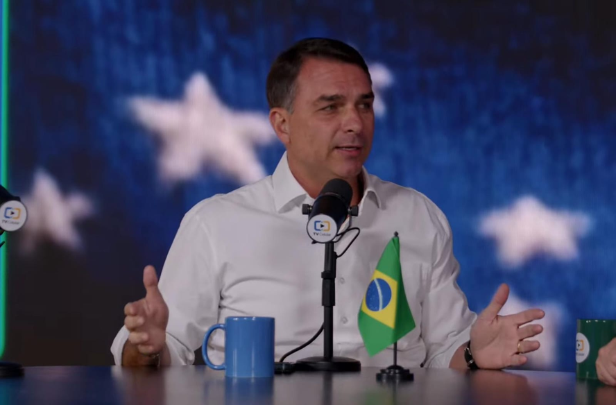 Flávio Bolsonaro ironiza voo em jato de Vorcaro e associa aeronave a ...