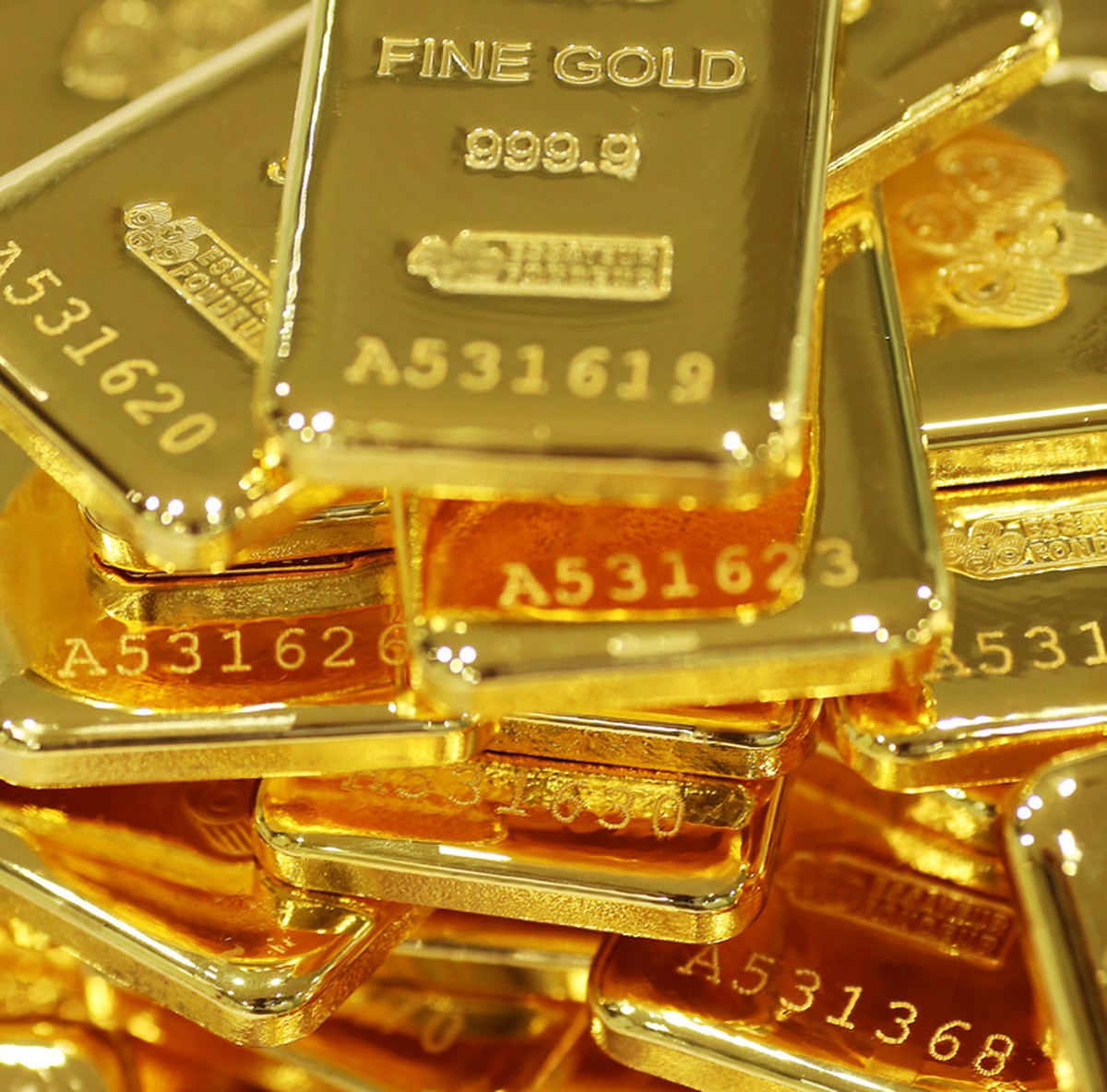 Ouro fecha abaixo de US$ 3.300 com realização de lucros e apetite por ativos de risco