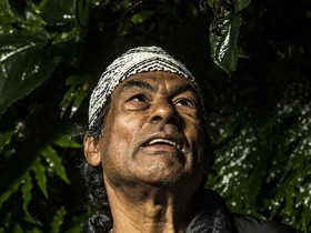 Quem será o primeiro indígena da ABL: Ailton Krenak ou Daniel Munduruku?