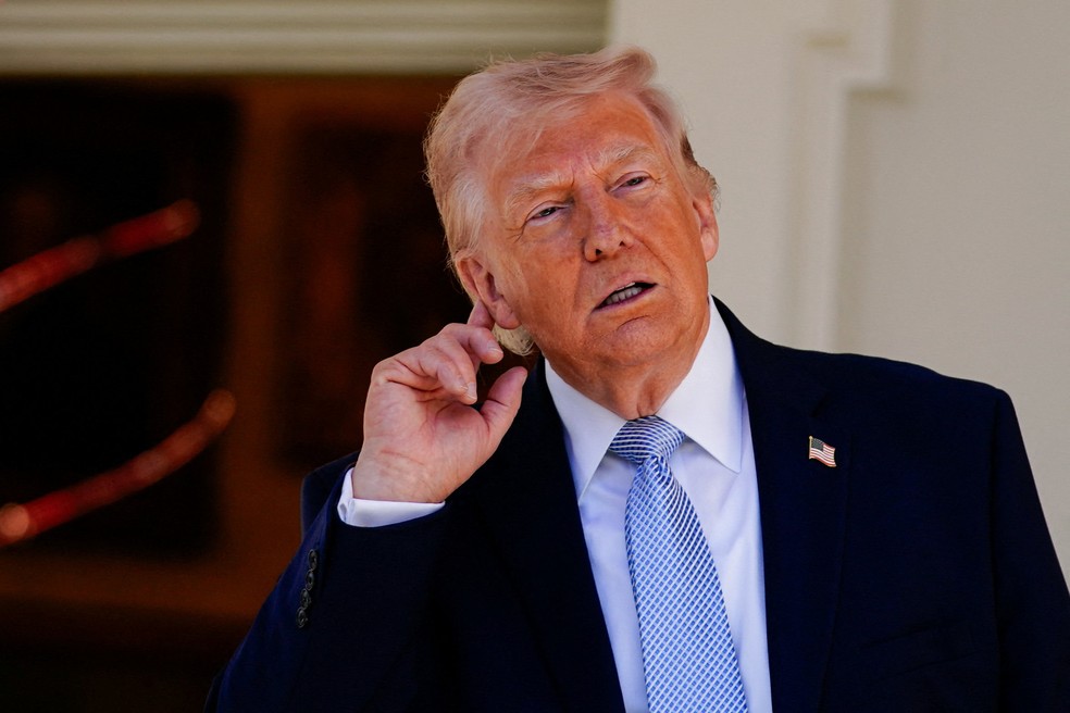 Presidente dos EUA, Donald Trump, na Casa Branca nesta segunda-feira (6) — Foto: Reuters/Nathan Howard