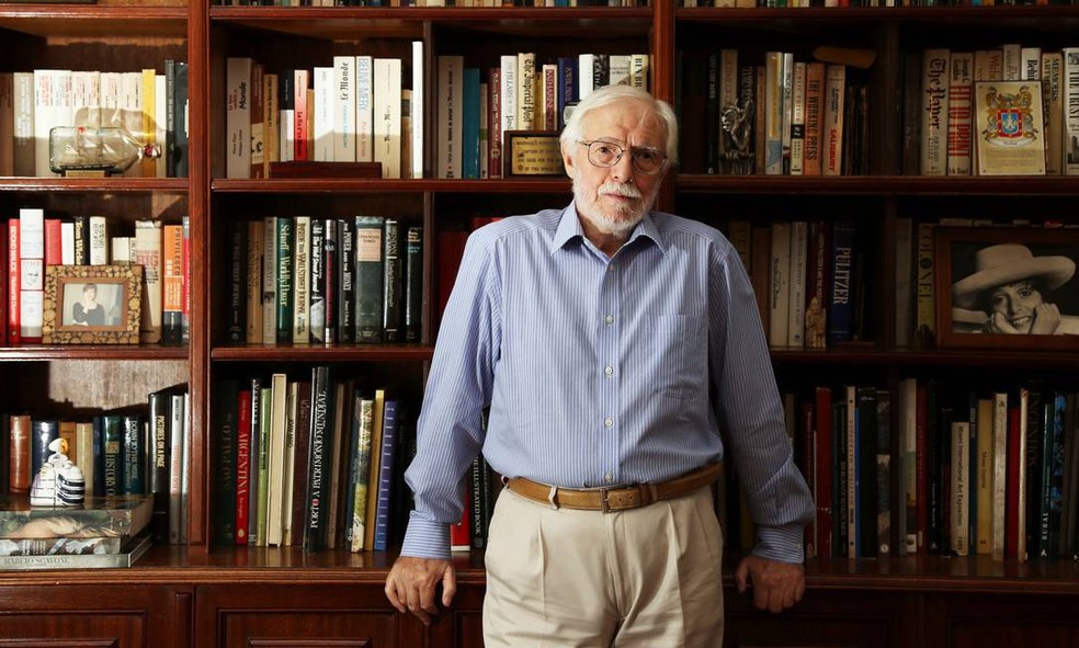 Matías Martínez Molina, mentor de uma geração de jornalistas de economia, morreu nesta segunda-feira (21) aos 88 anos — Foto: Fernando Donasci/Agência O Globo