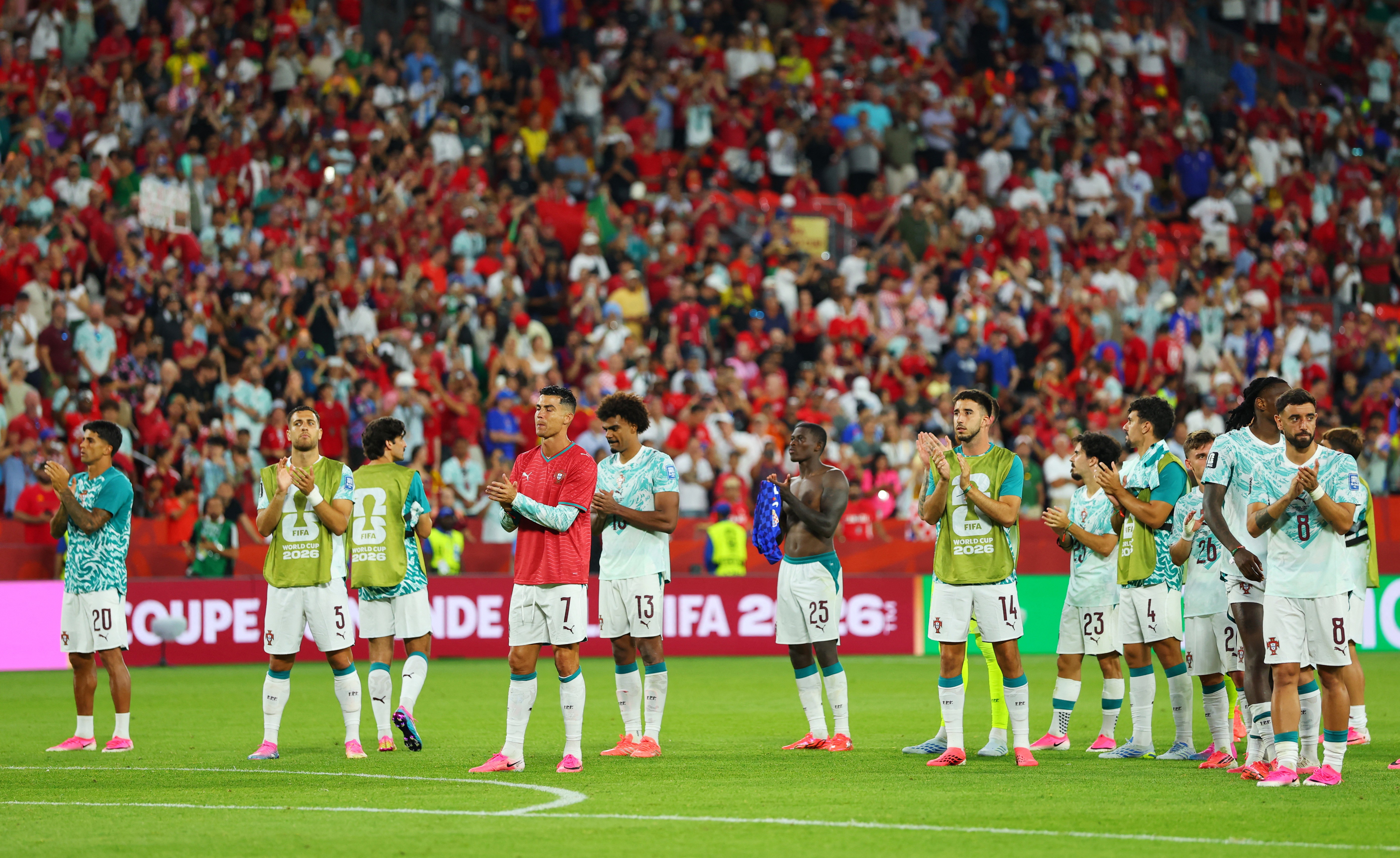 Em jogo com fim inusitado (e dramático), Portugal despacha a Croácia e vai às oitavas