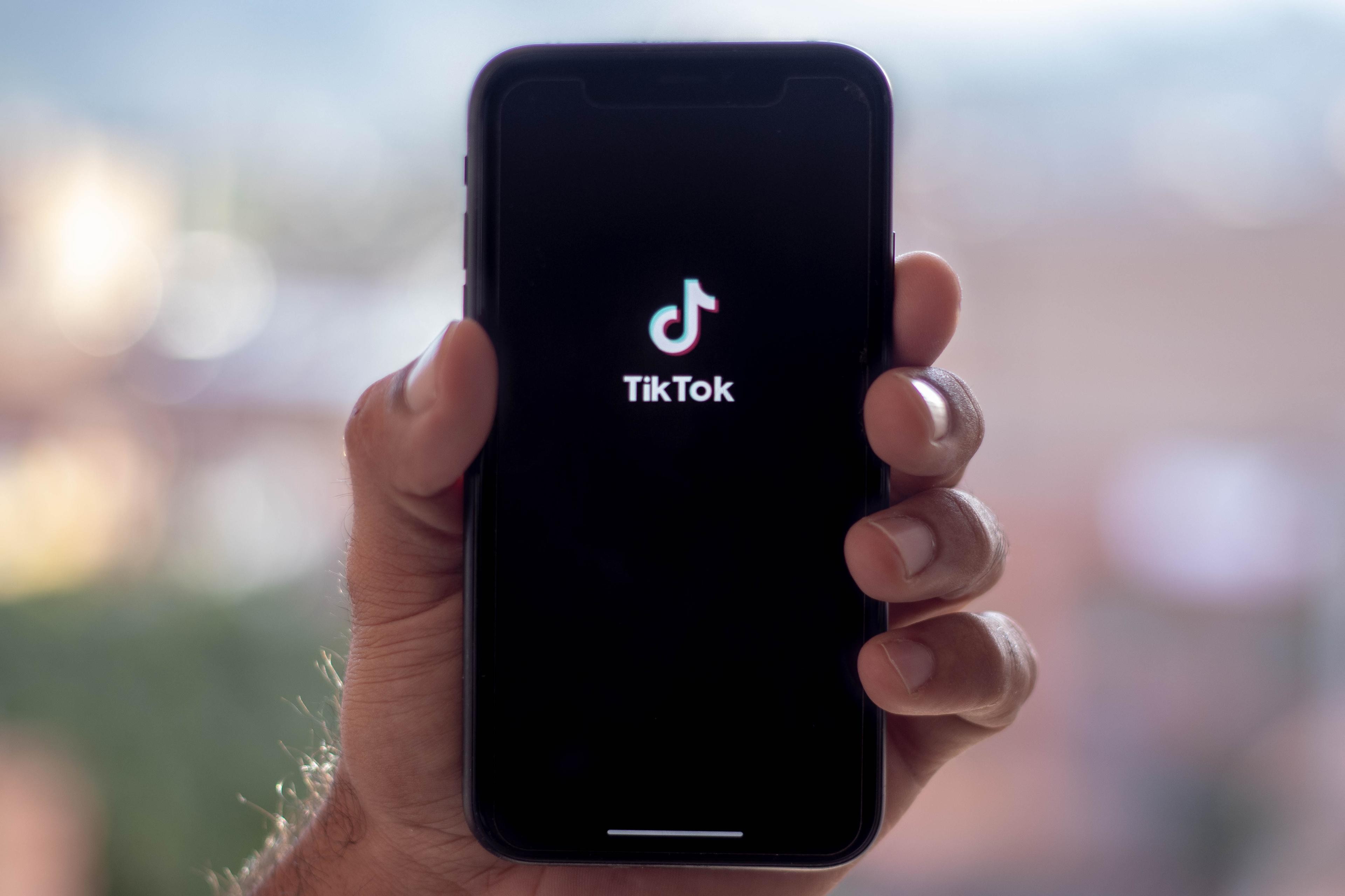 TikTok encerra operação nos EUA mesmo com Trump dizendo que um prazo para suspensão é “provável”