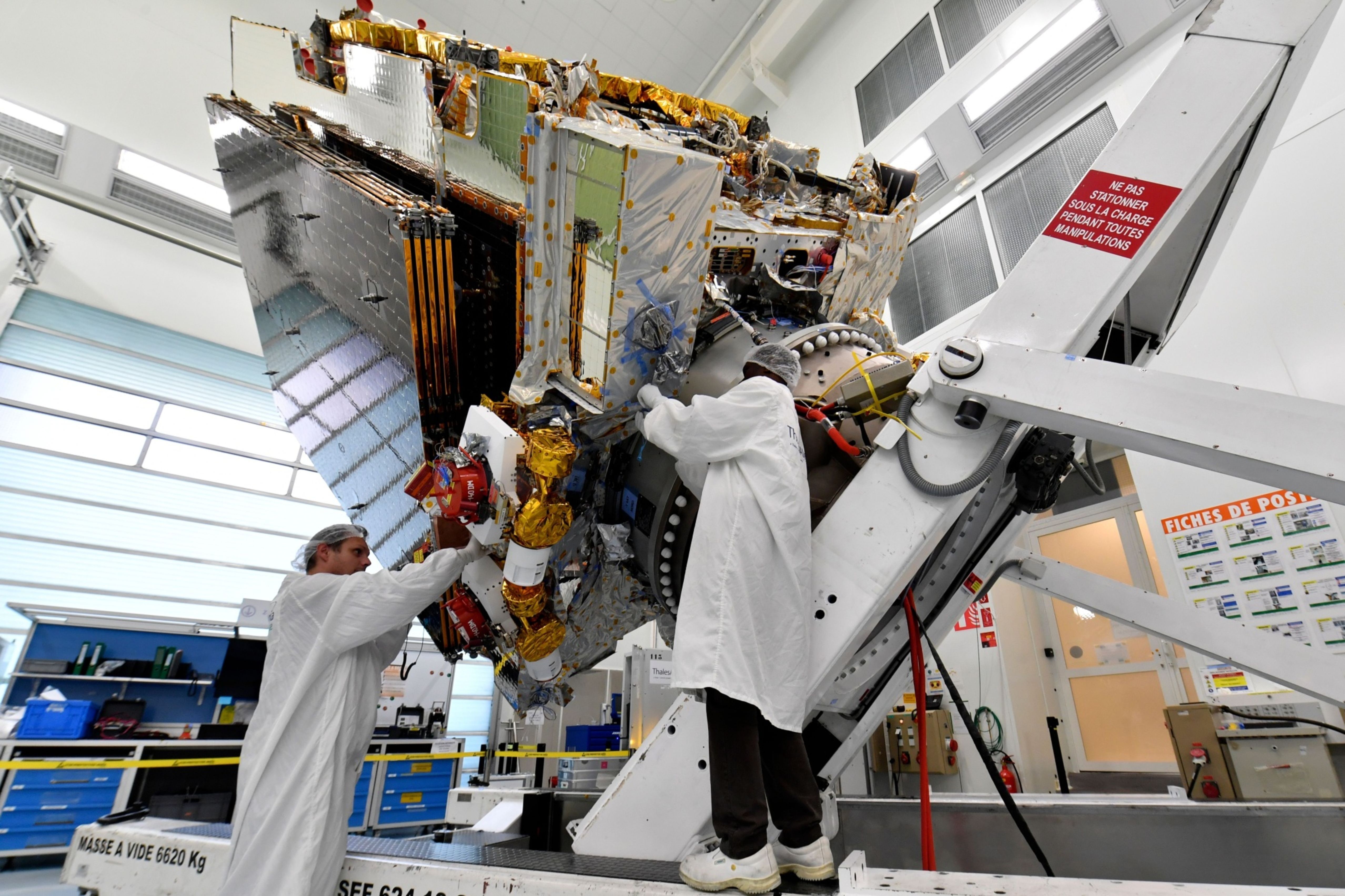 Eutelsat, rival da Starlink, planeja expandir OneWeb após encomendar 1 bi de euros em satélites