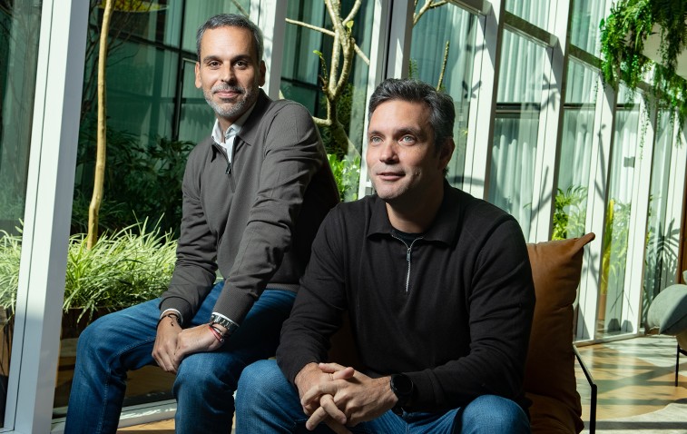 We busca escala com aquisições e investimento em dados e IA