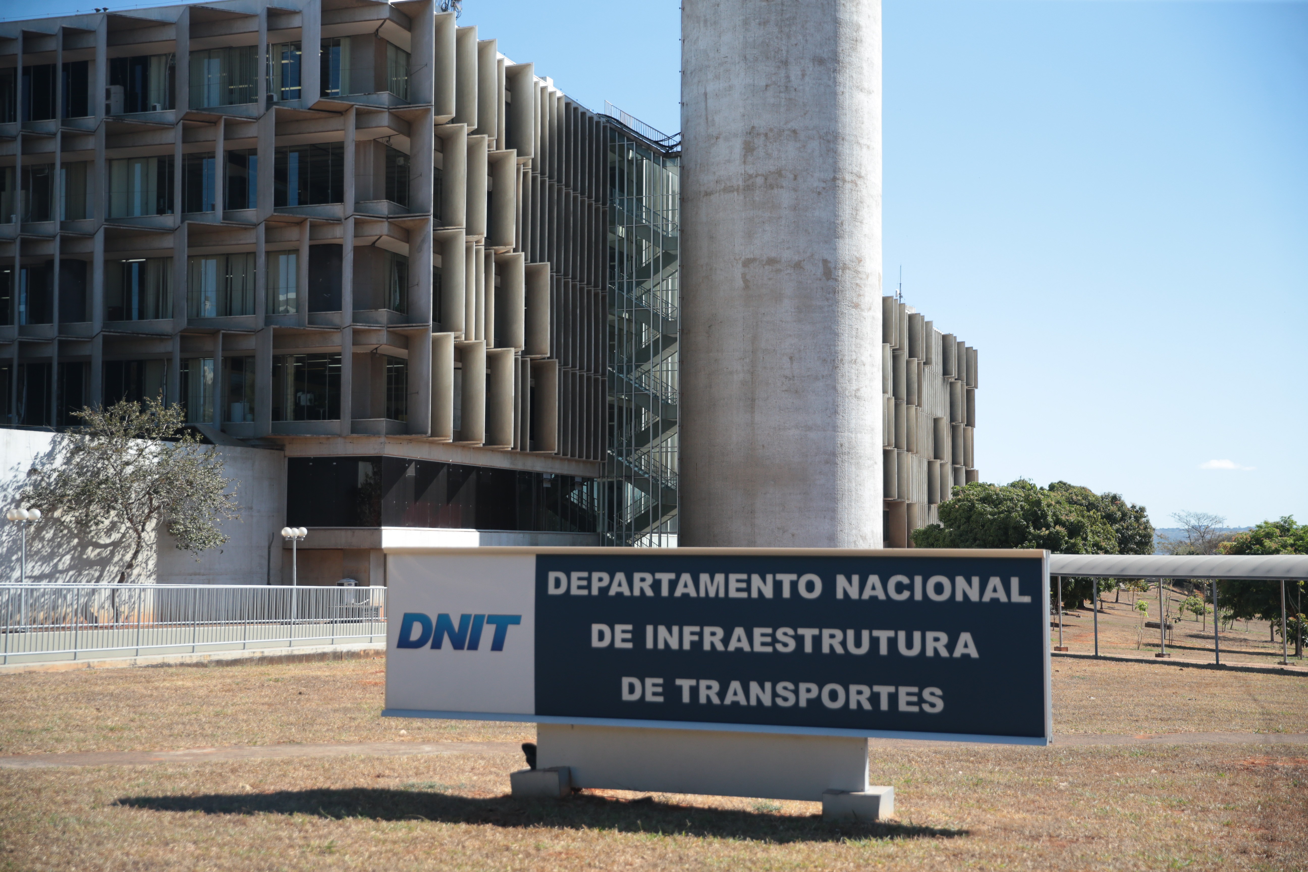 Mantida a condenação do DNIT por acidente causado por buracos e falta de iluminação em rodovia federal