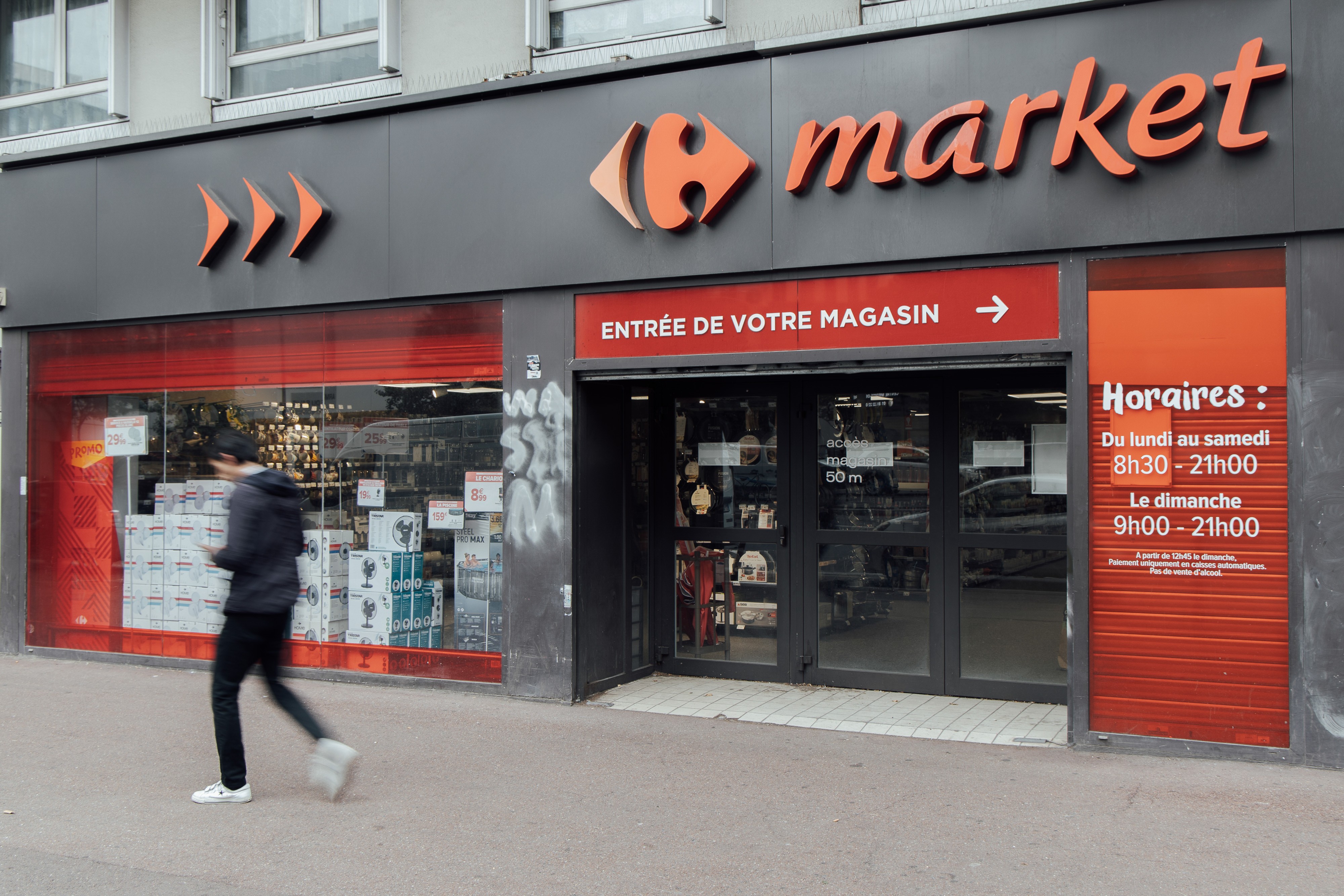 Carrefour cobra proteção do governo francês após 50 lojas serem vandalizadas em protestos - Foto