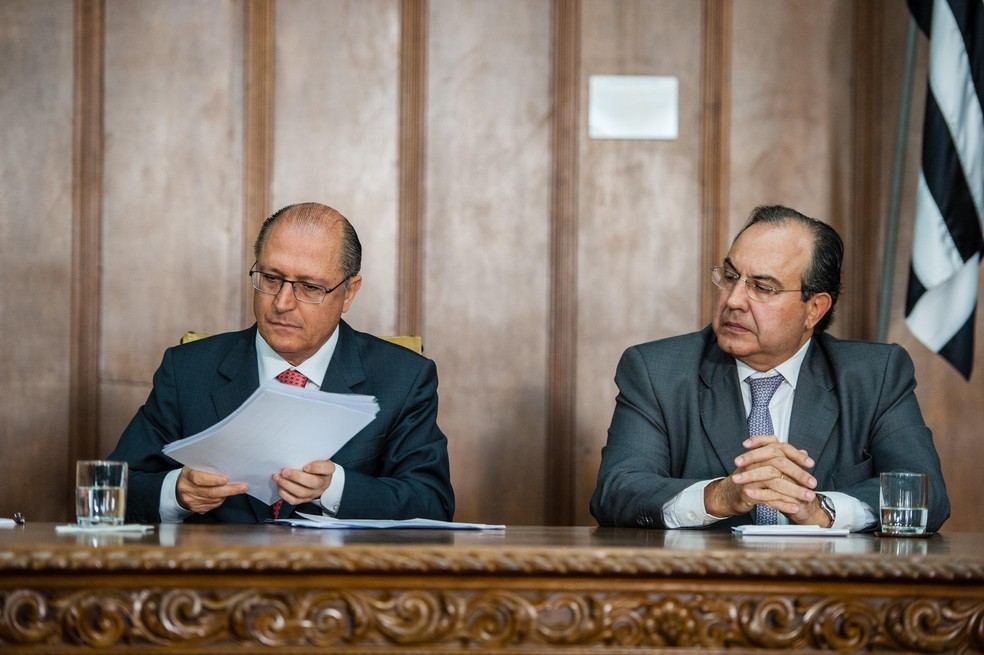 14 de junho de 2013: Governador de SP, Geraldo Alckmin, e secretário de Segurança Pública, Fernando Grella, defendem atuação da PM — Foto: Avener Prado/Folhapress