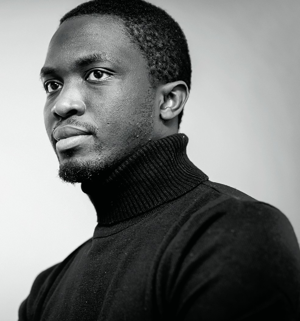 Mohamed Mbougar Sarr é o primeiro autor de origem senegalesa a receber o Prêmio Goncourt — Foto: Divulgação