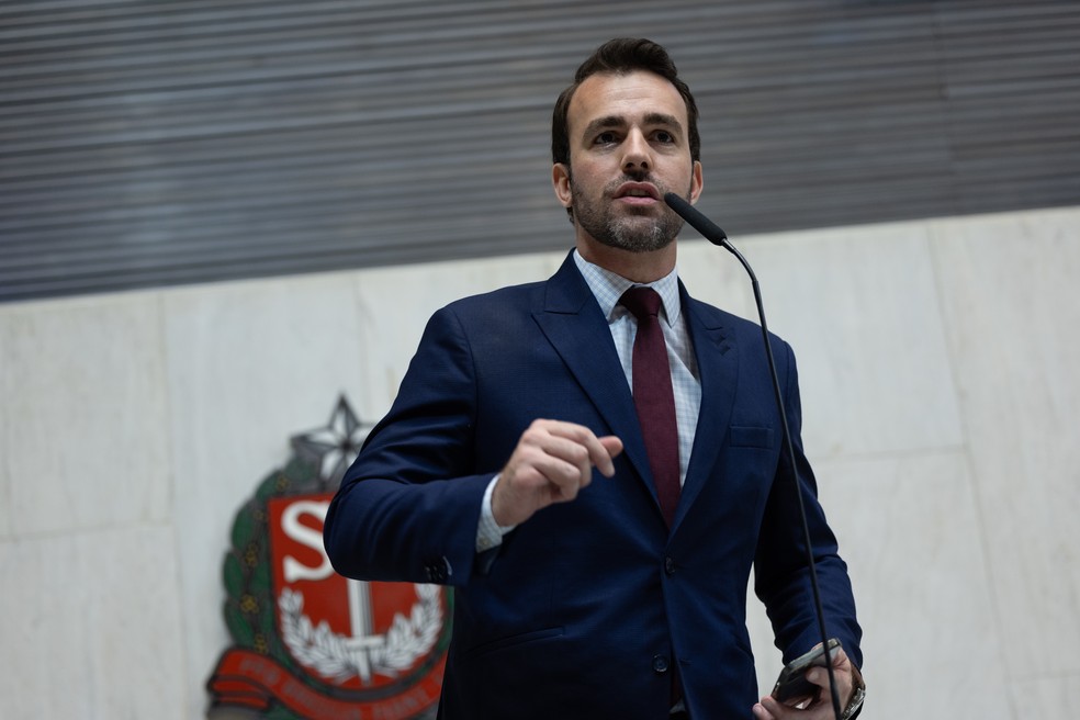 Deputado estadual Lucas Bove em foto.