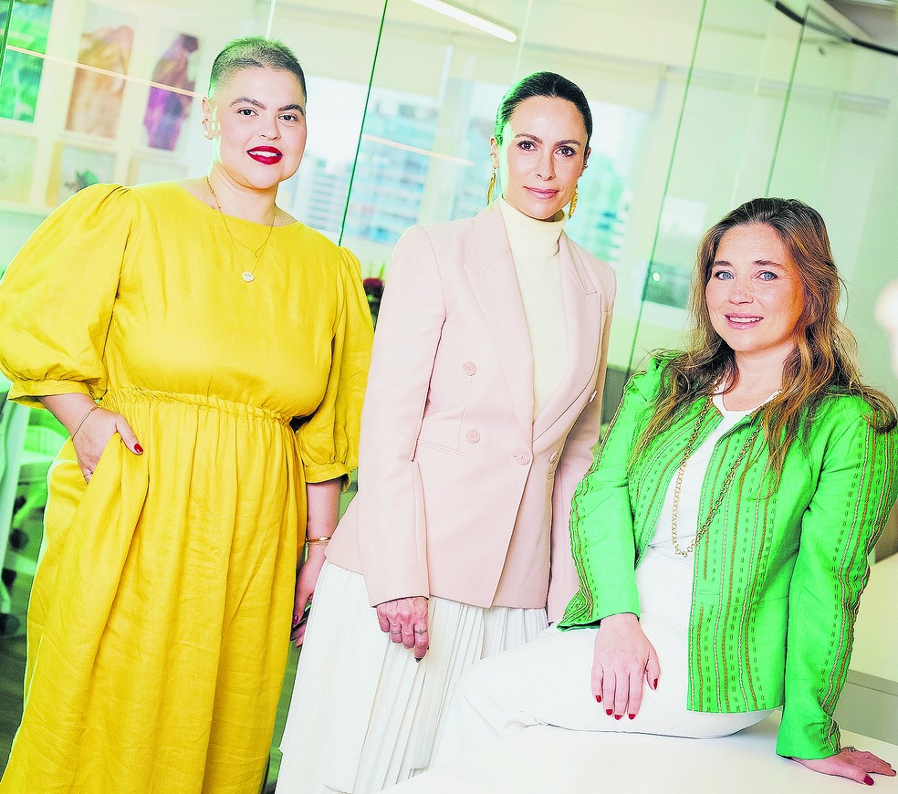 Patricia Camargo (à esq.) e Luciana Navarro (no centro), fundadoras da Care Natural Beauty, e Sissi Freeman, diretora de marketing e vendas da Granado — Foto: Nilani Goettems/Valor