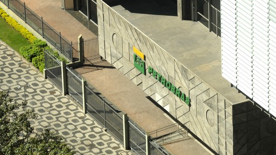 Petrobras recebe cartas de acionistas minoritários pedindo assembleia para eleição de conselho