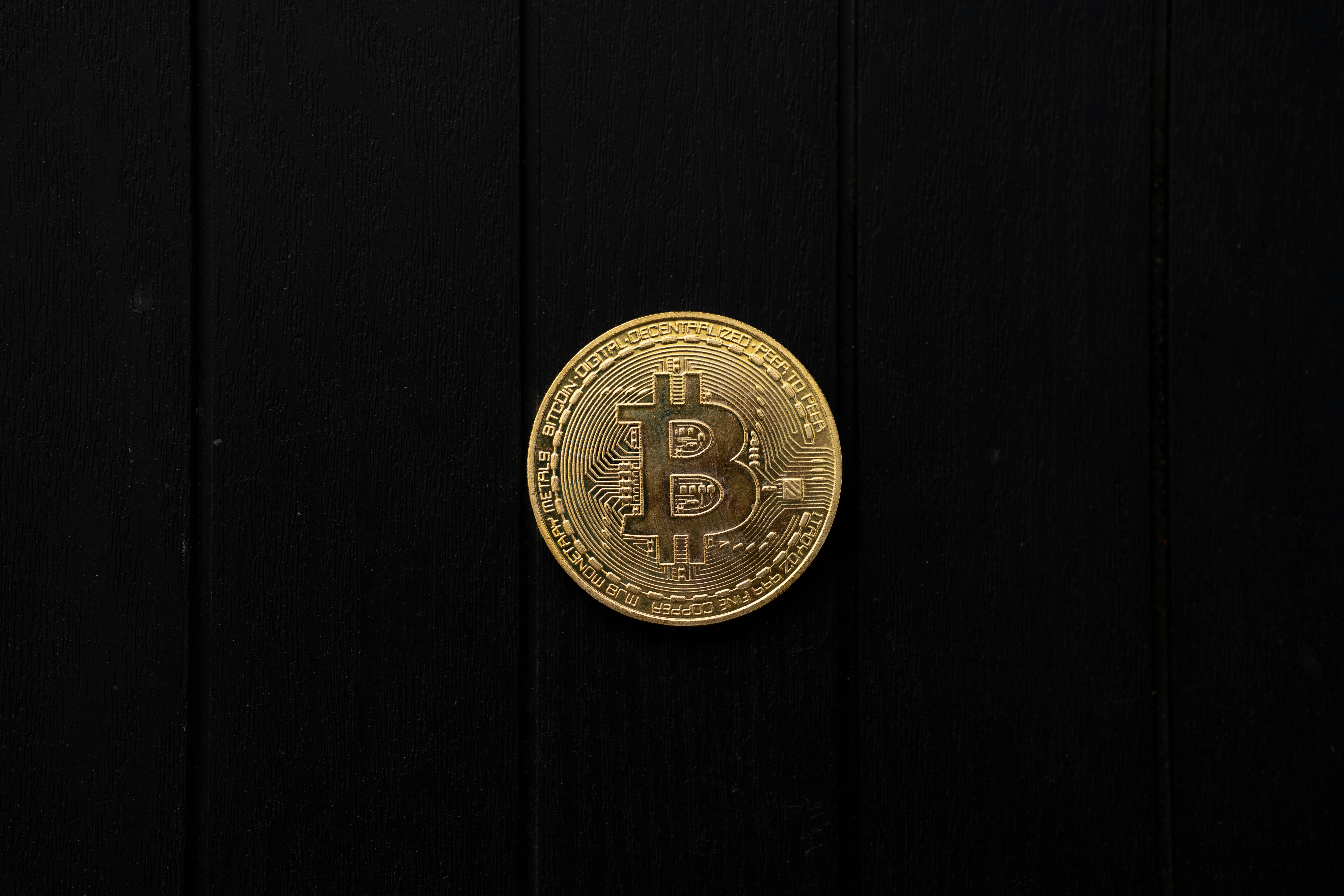 Bitcoin sobe, mas com cautela depois de quedas recentes