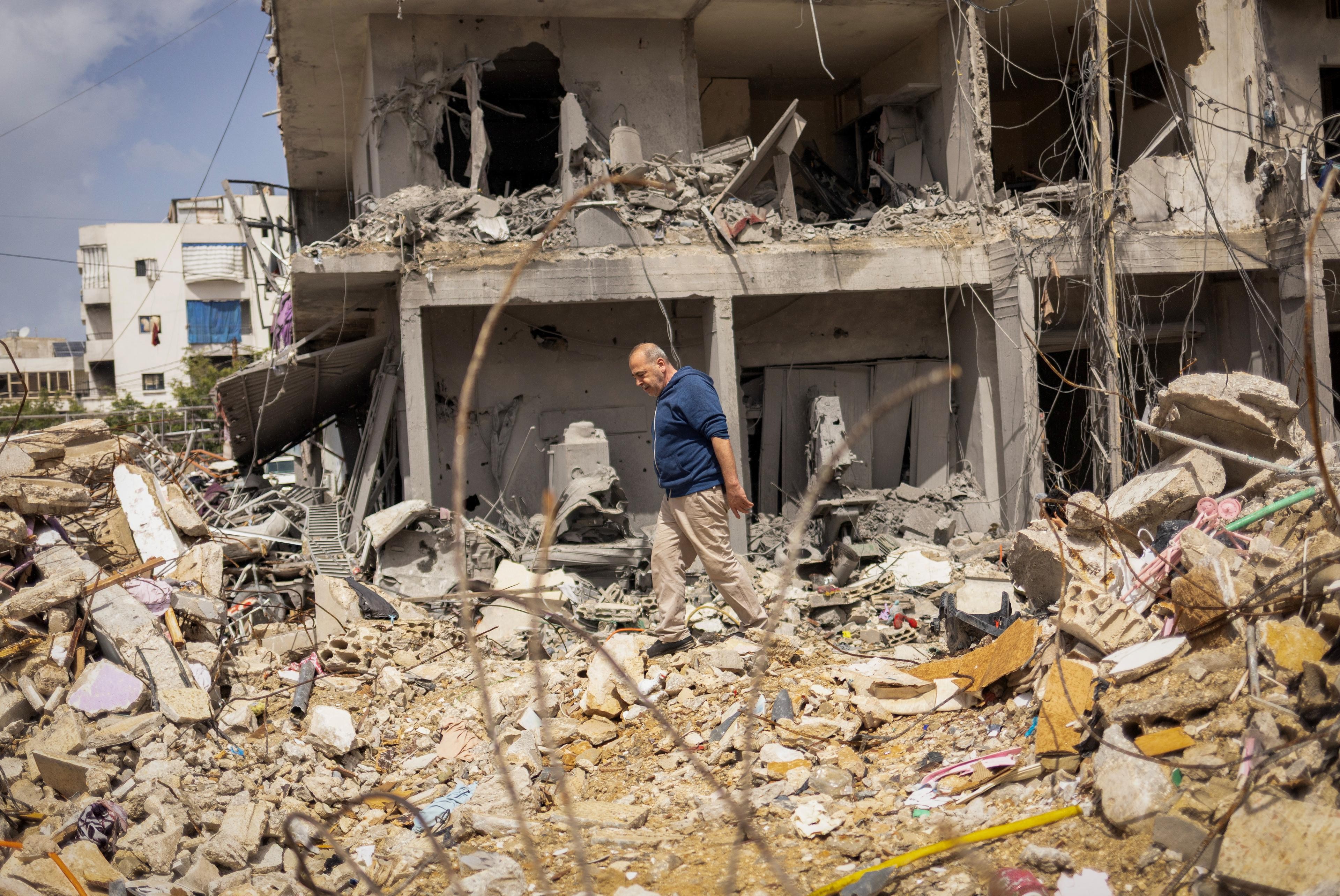 Israel é alvo do Irã enquanto intensifica ataques no Líbano